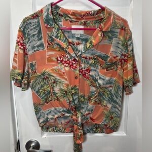 American Eagle Outfitters cropped Hawaiian shirt wi
tie front tropical Size M